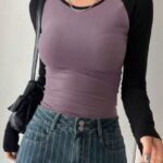 CAMISETA RAGLÁN DE MANGA LARGA CON PATCHWORK