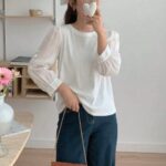 CAMISA DE MUJER DE UNICOLOR CON CUELLO REDONDO, MANGA LARGA Y DECORACIÓN DE LAZO, ELEGANTE.