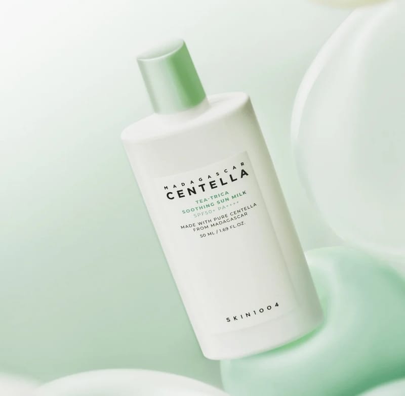SKIN-1004-Madagascar-Centella-Tea-Trica-Soothing-Sun-Milk.jpg TEA-TRICA SOOTHING SUN MILK SPF 50+ PA++++ - Imagen 1